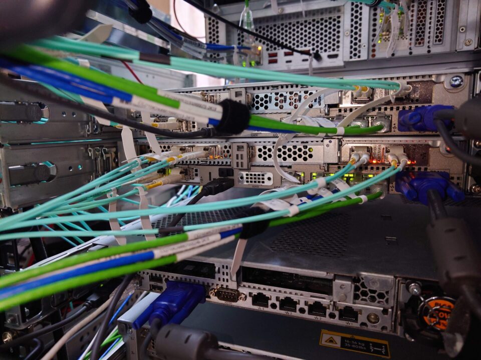 HPE DL360 Gen10のPCIeライザーと空きスロット