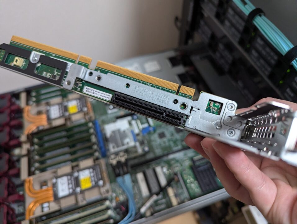 DL360 Gen10に搭載するPCIe M.2 NVMe変換カード